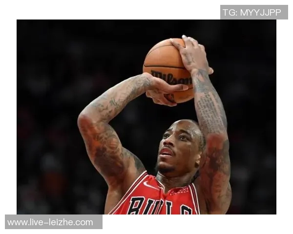 詹姆斯今日无比赛分享高尔夫球乐趣与冰浴恢复瞬间引发球迷热议 詹姆斯今日无比赛分享高尔夫球乐趣与冰浴恢复瞬间引发球迷热议